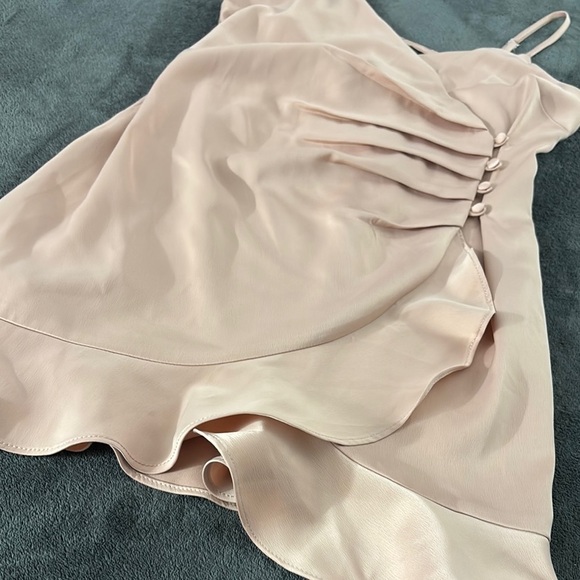 Elegant Cream Sleeveless Dress - Picture 4 of 9